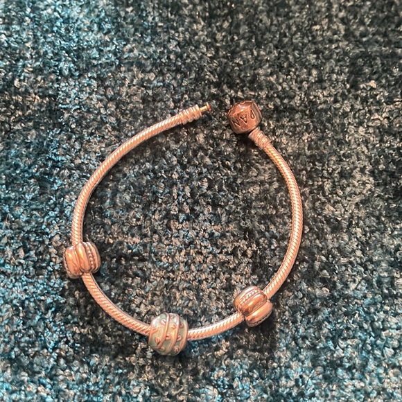 Silver Pandora Bracelet, never worn - Picture 1 of 3